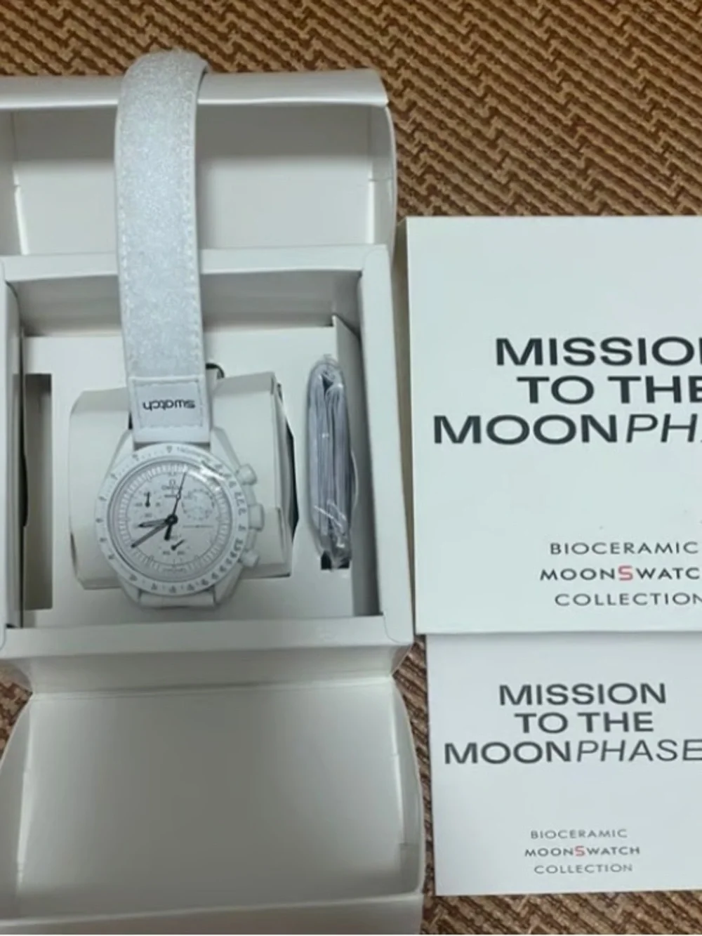 Swatch x Omega x Snoopy Bioceramic MoonSwatch Moonphase 42mm.